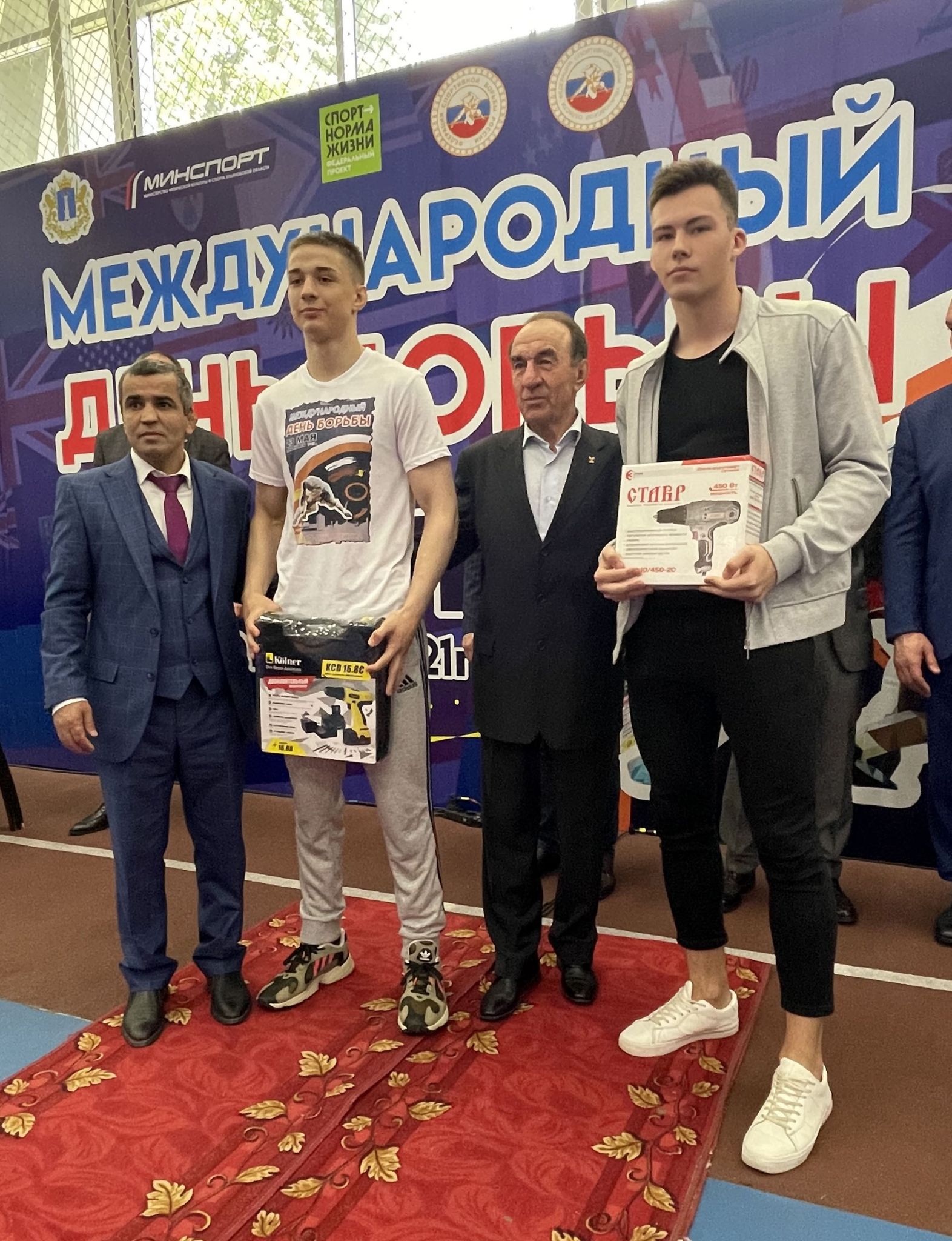 призы Кельнер2.jpg призы Кельнер2.jpg